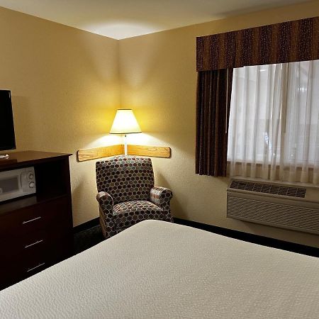 Days Inn By Wyndham Imlay City Exterior photo