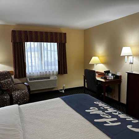 Days Inn By Wyndham Imlay City Exterior photo