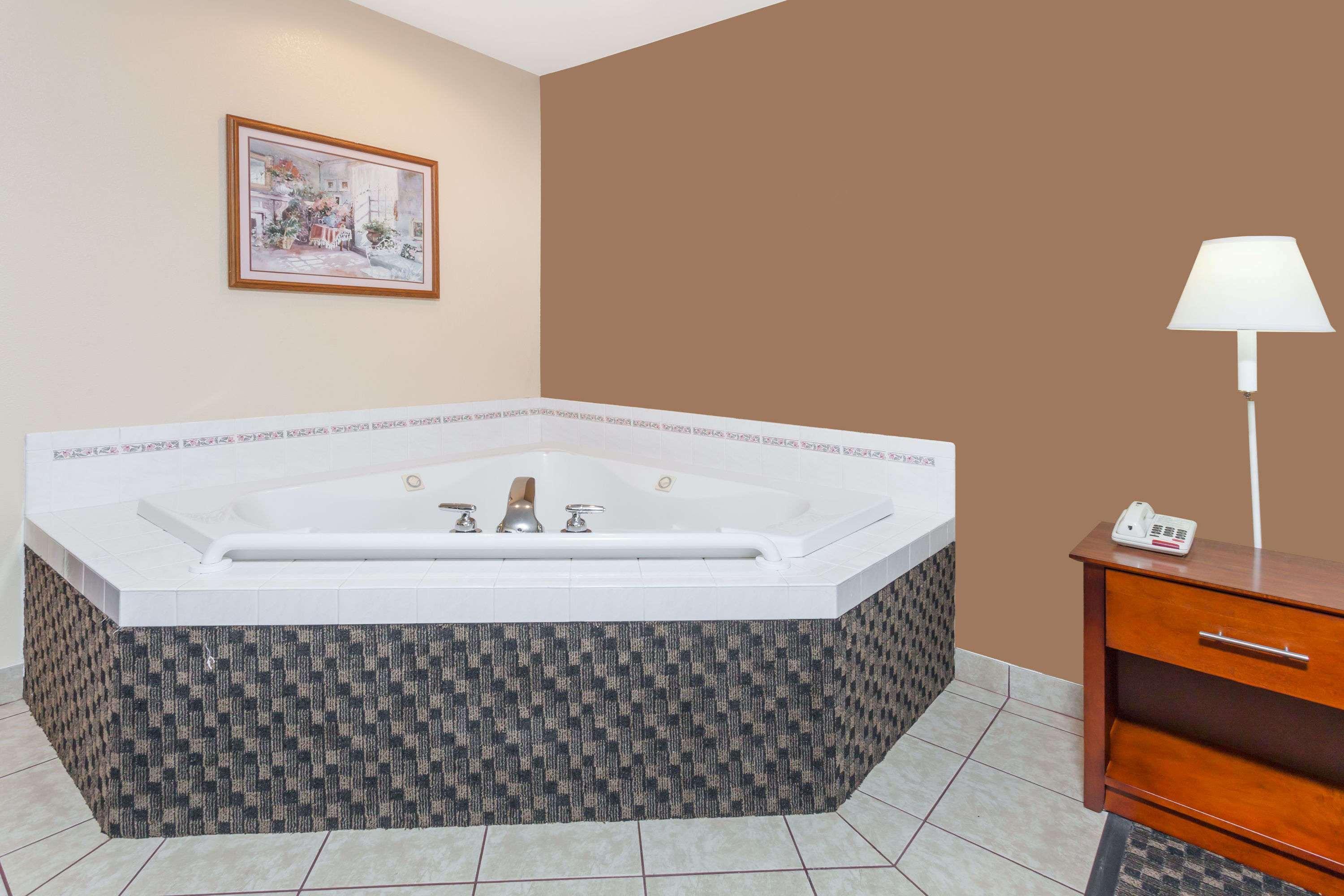 Days Inn By Wyndham Imlay City Exterior photo