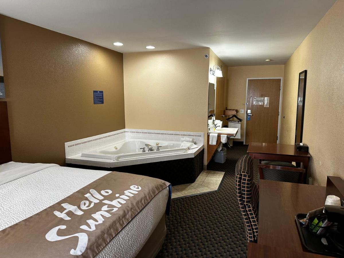 Days Inn By Wyndham Imlay City Exterior photo