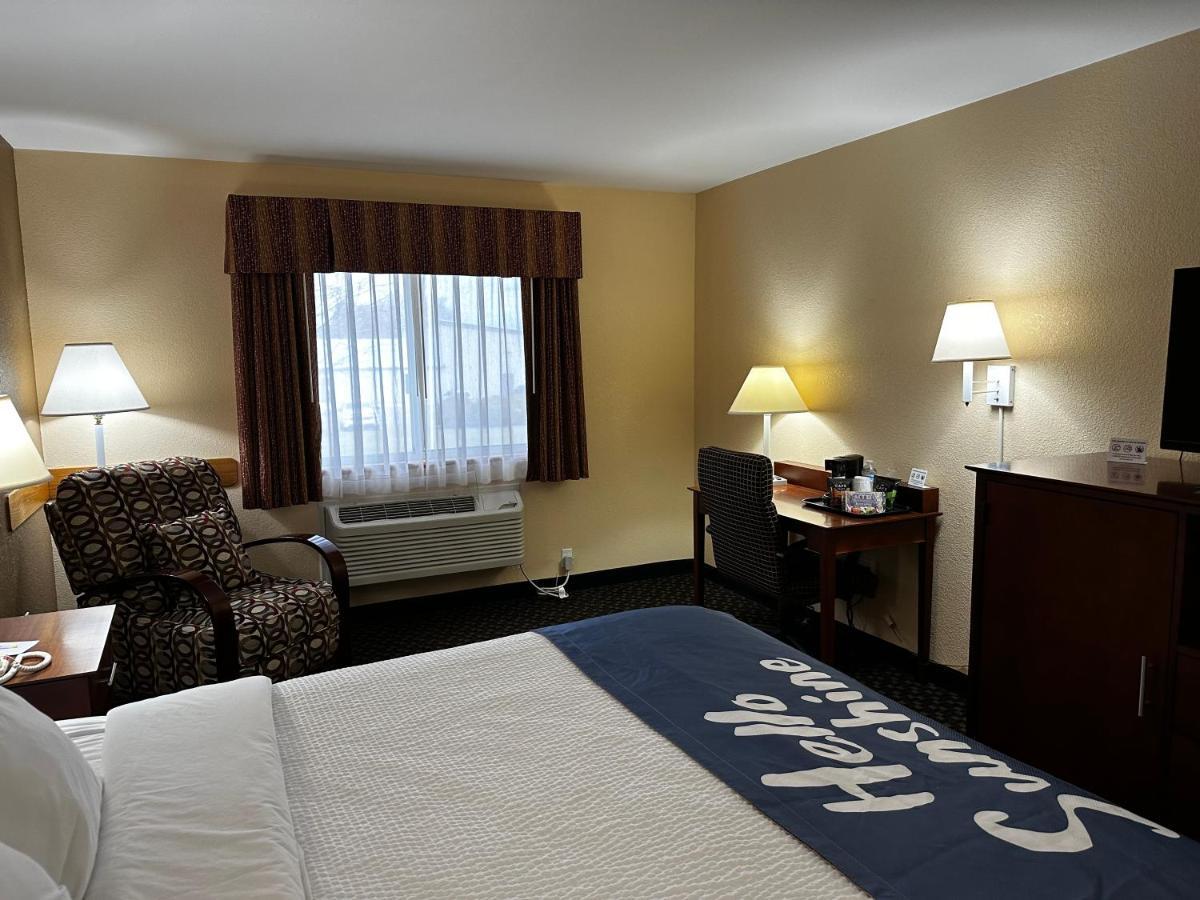 Days Inn By Wyndham Imlay City Exterior photo