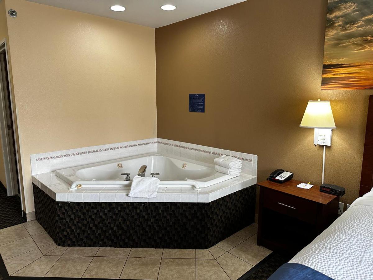 Days Inn By Wyndham Imlay City Exterior photo