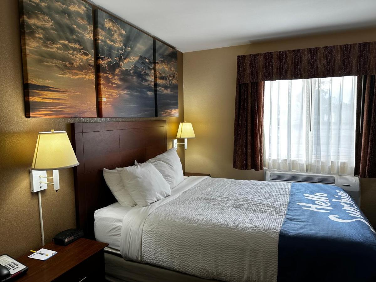 Days Inn By Wyndham Imlay City Exterior photo