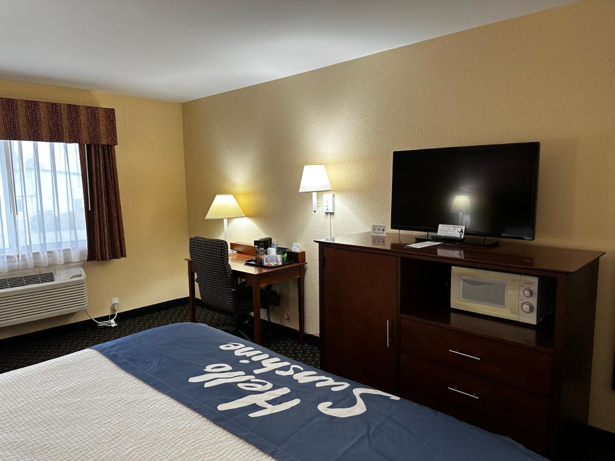 Days Inn By Wyndham Imlay City Exterior photo