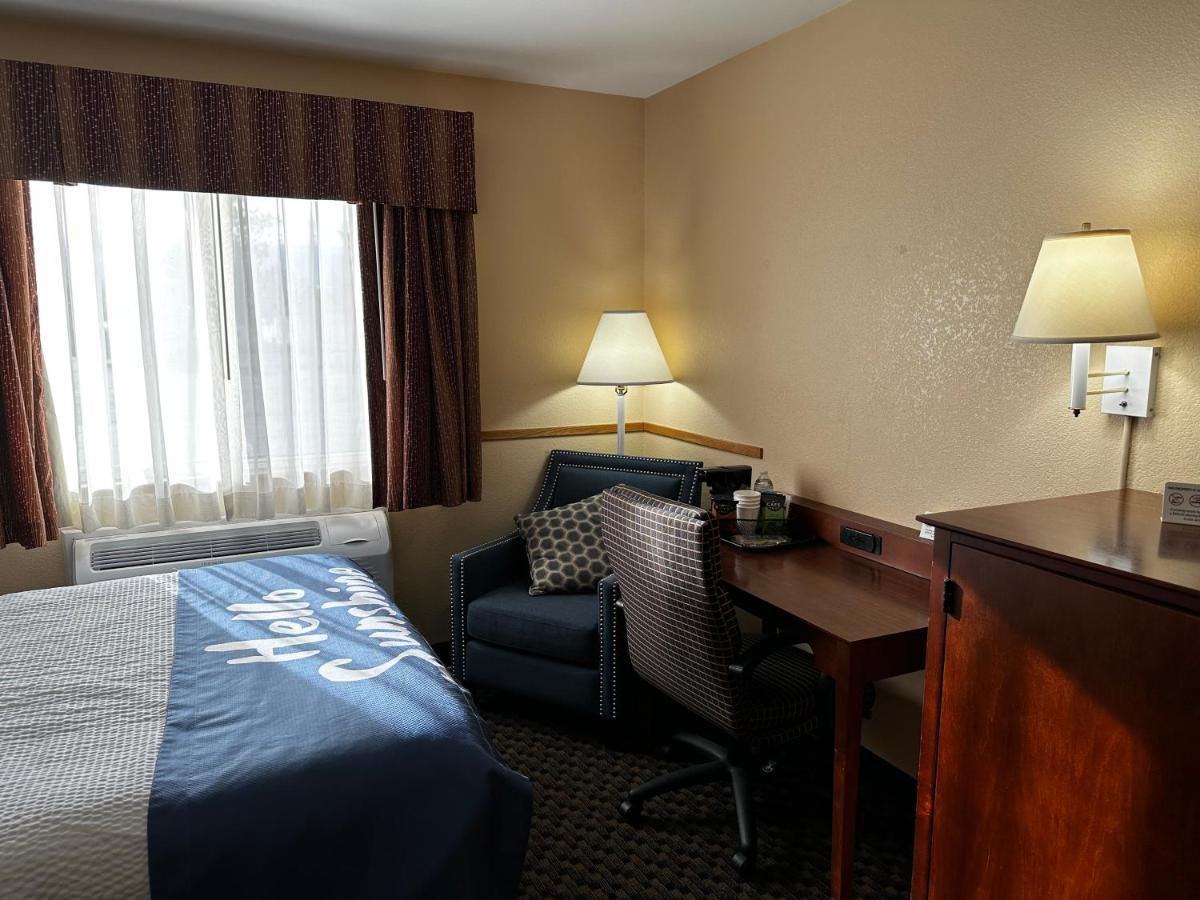 Days Inn By Wyndham Imlay City Exterior photo