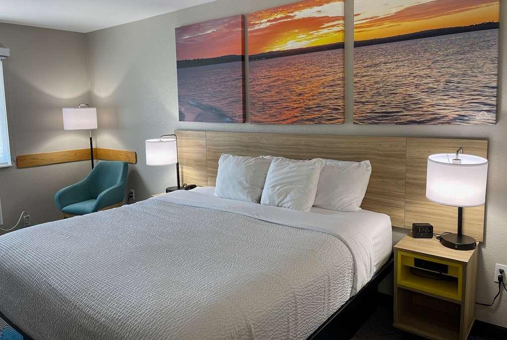 Days Inn By Wyndham Imlay City Room photo
