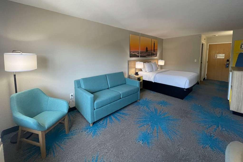Days Inn By Wyndham Imlay City Room photo