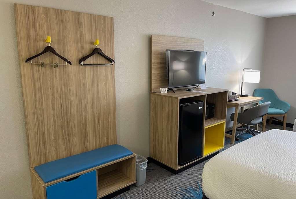 Days Inn By Wyndham Imlay City Room photo